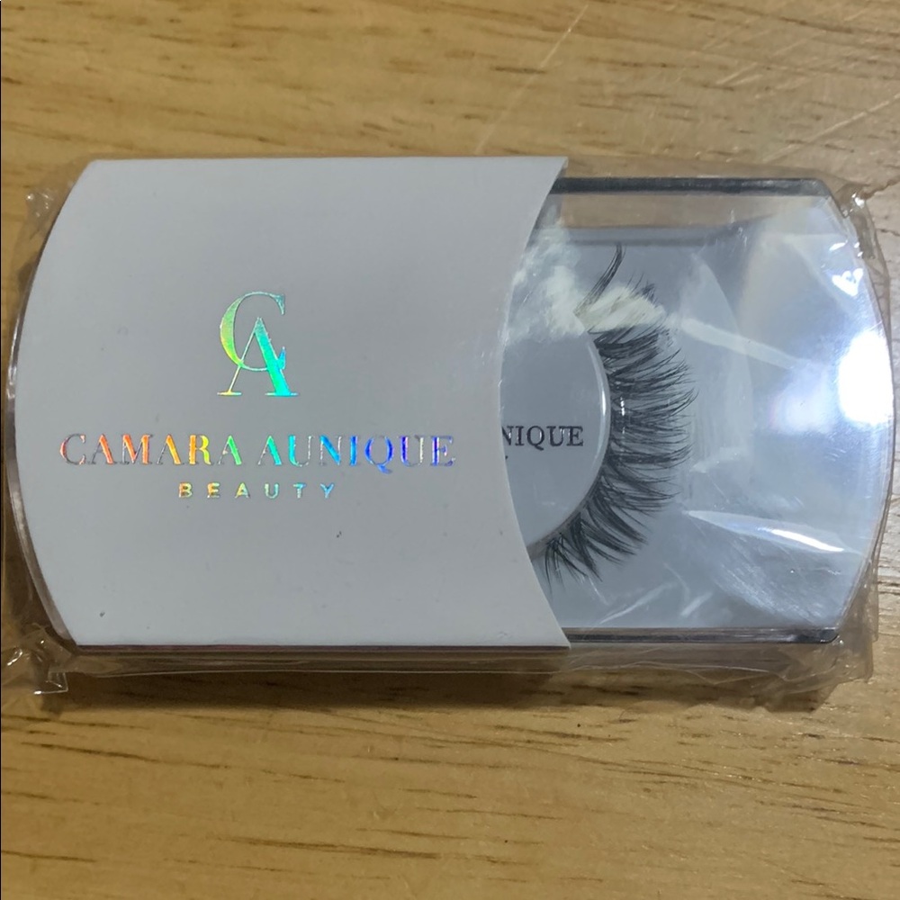 False Eyelashes Dramatic Wispy Lashes NWT Glam Makeup Lashes